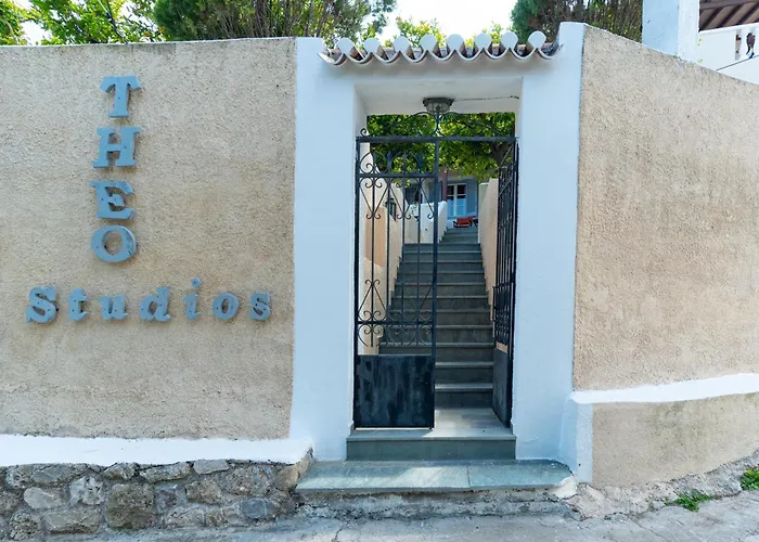 Theo Studios & Apartments